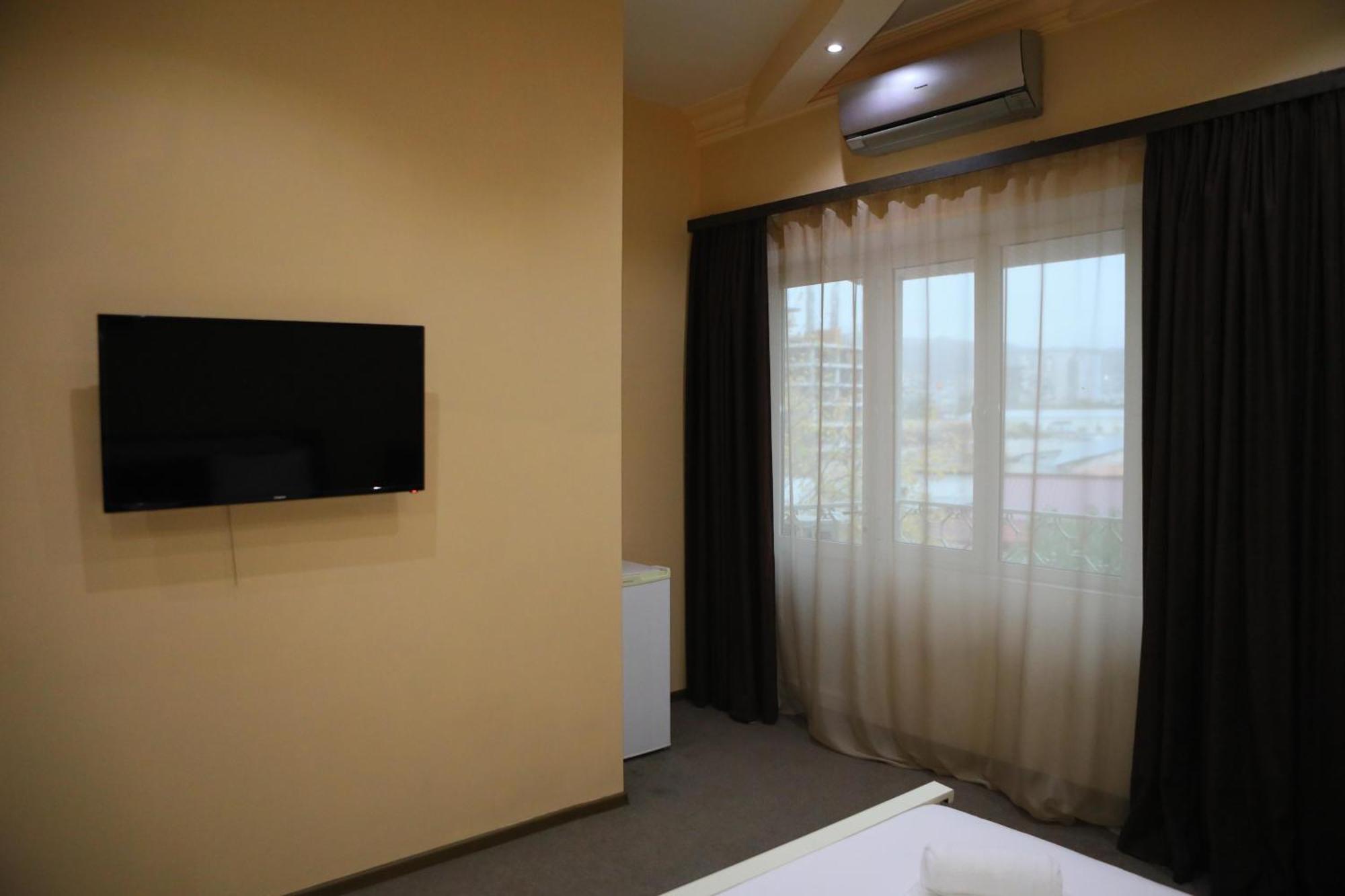Elko Hotel Yerevan Ngoại thất bức ảnh